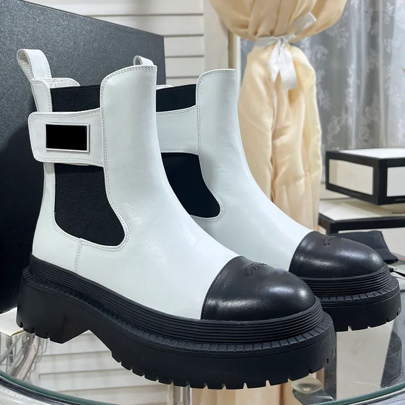 Diseñador de lujo Botas para mujer Nuevo Clásico Marca Letra Logotipo Moda Martin Bota Tela de cuero de vaca Goma interior Parte inferior gruesa Anti diapositivas Señoras Botines famosos