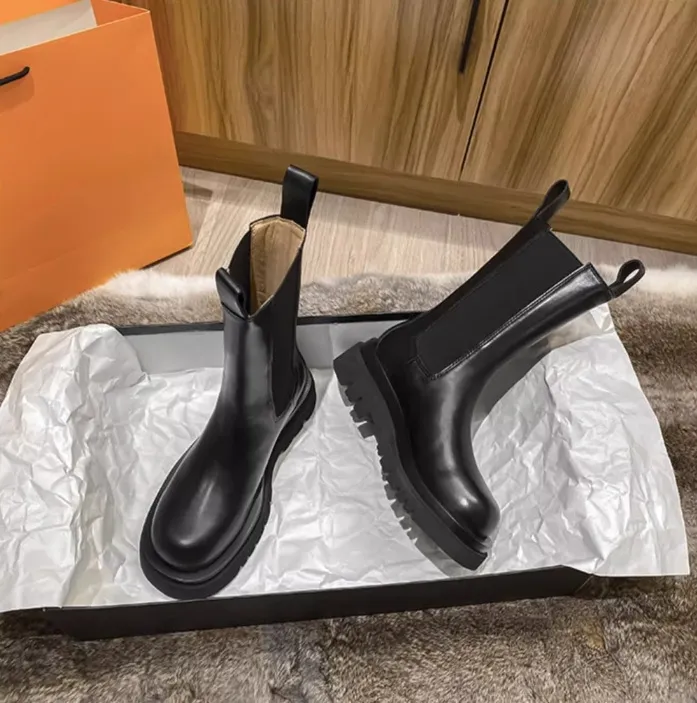 Platform Martin Boots Kadın İlkbahar ve Sonbahar Yeni Kısa Botlar Duman Botları İngilizce Tarzı Chelsea Booster Boots