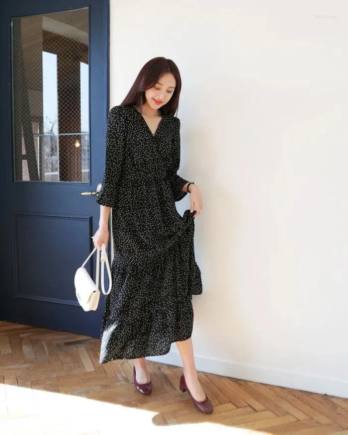 Casual Dresses Star The Same 2023 Summer Korean Ins Vintage Temperament Is Very Fairy V-neck Floral Chiffon Dress Female