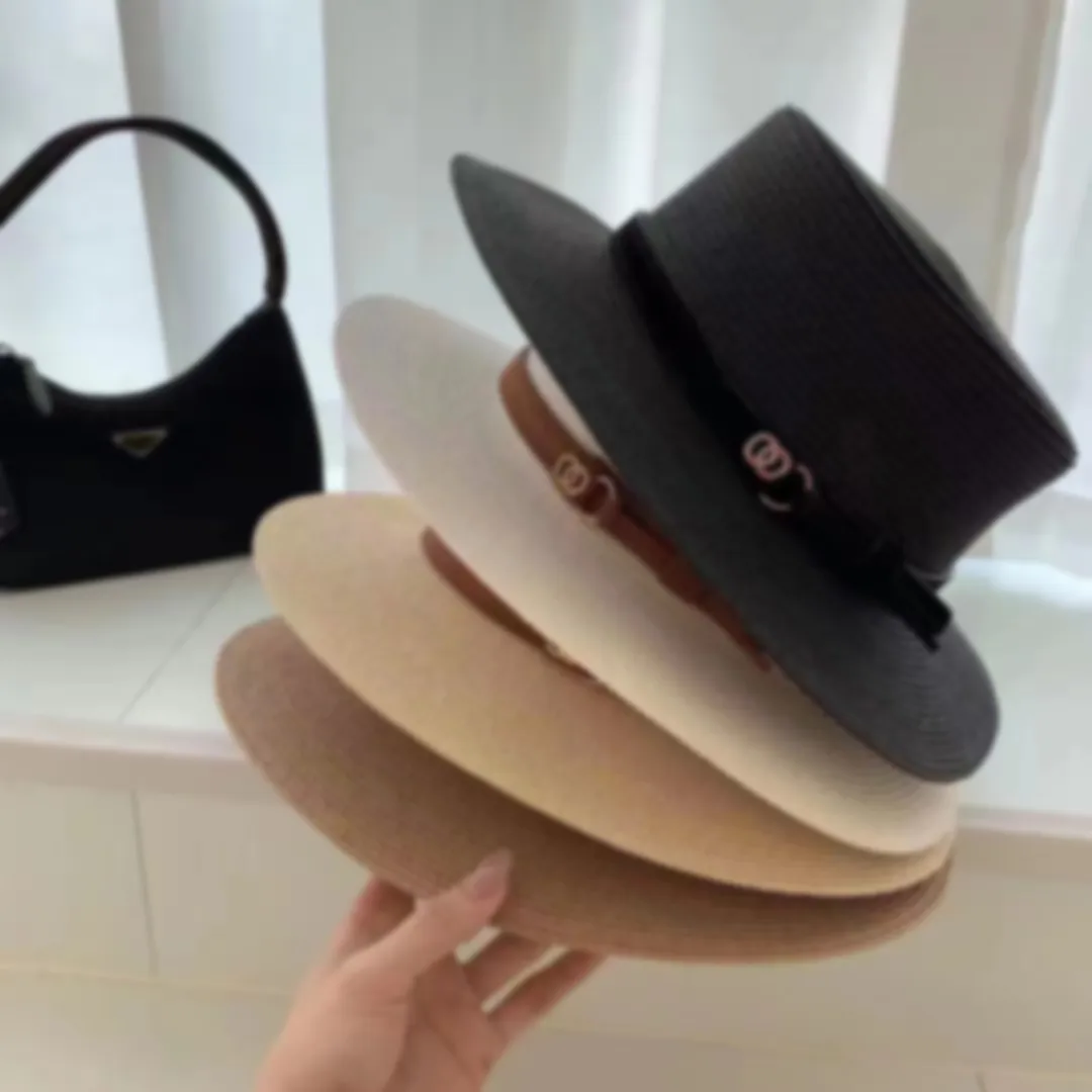 Designer Straw Hat Brief Letter Cap Hat Dames zomer geurige bruine riem strohoed Franse vintage beroemdheid Sun hoed buiten strandhoed brede rand hoeden