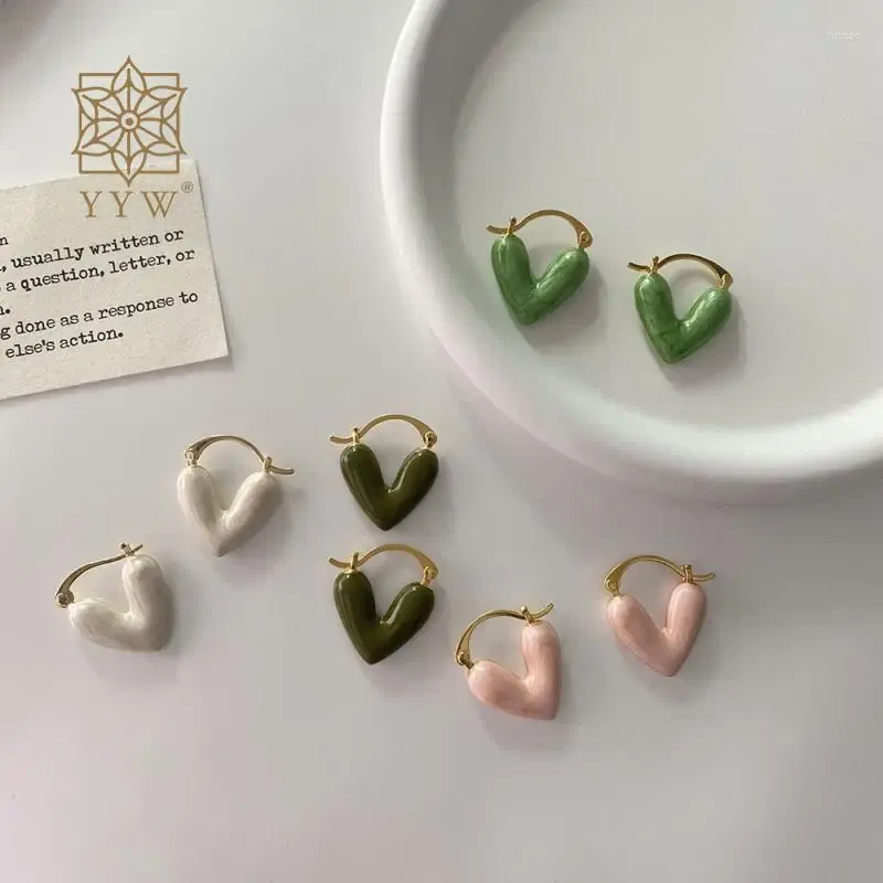 Boucles d'oreilles pendantes rose/vert olive/blanc avec pendentif en forme de cœur, boucles d'oreilles à levier vendues par paire pour femmes et filles, bijoux tendance plaqués couleur or