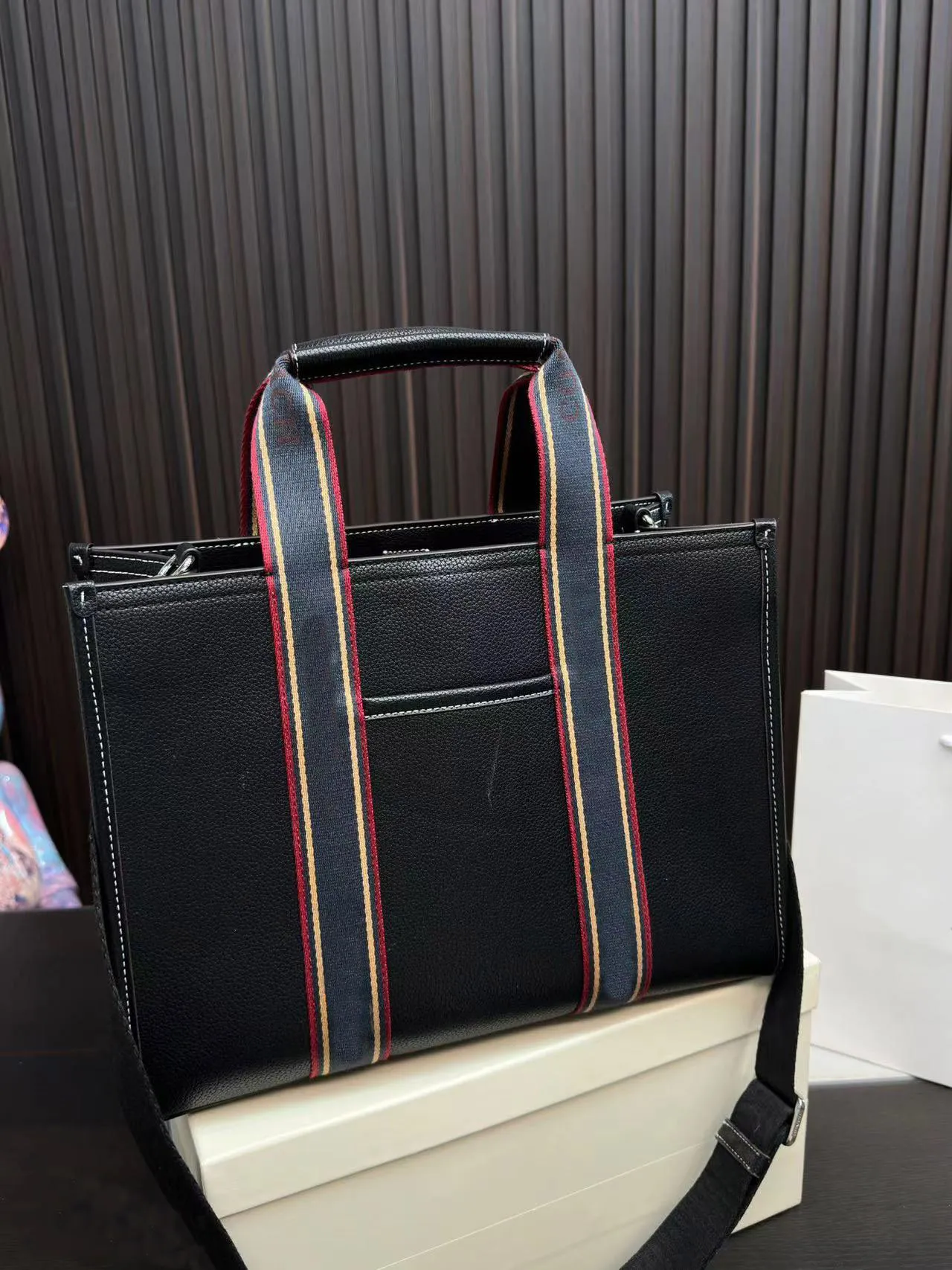 DHgate 2024 NewChic Calfskin Crossbody Bag with Decorative Nail Hooks Black Bags Luggage Accessories