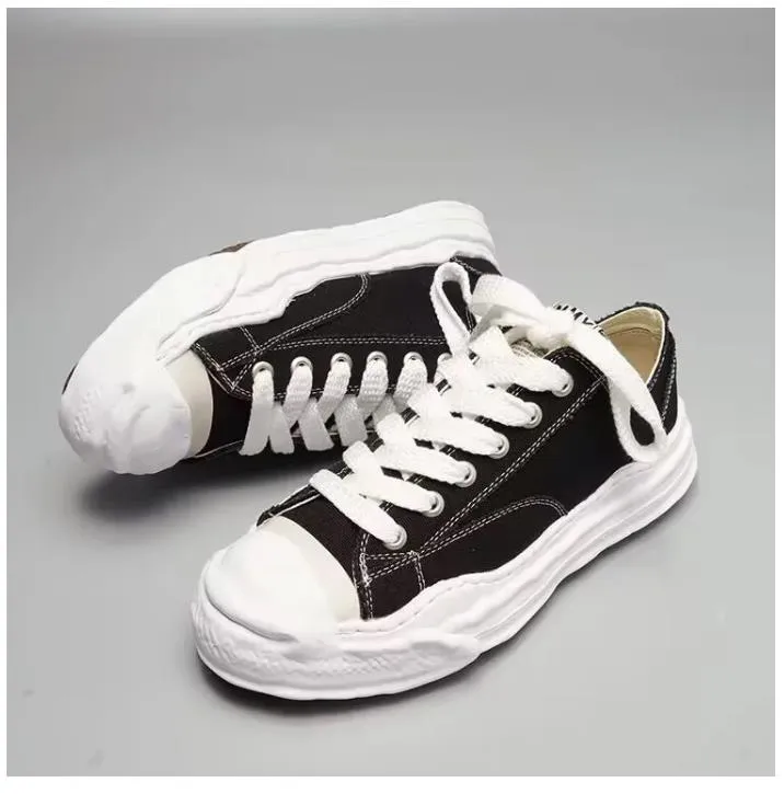 Skor stövlar premium tjocka botten sneakers lägenheter designers unisex canvas läder snörning tå kvinnor lyx gummi mössa mmy maison mihara yasuhiro hank original