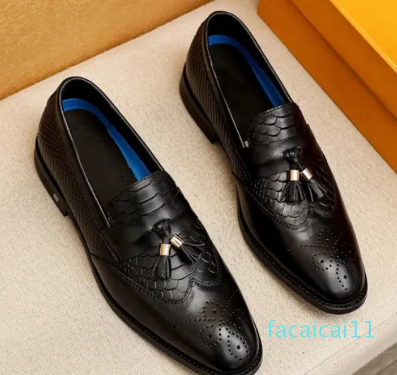 Scarpe eleganti da uomo Designer di marca Nappe Scarpe da lavoro formali per feste di matrimonio Oxford da uomo Scarpe casual slip on di marca Zapatos De Hombre