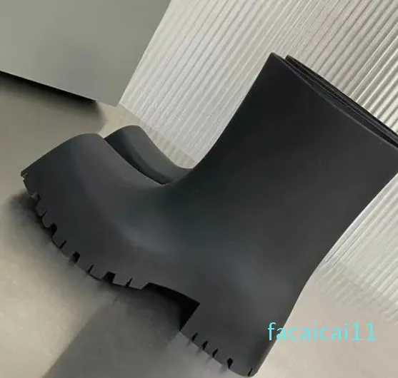 Designer Paris Bottes de pluie en caoutchouc pour hommes et femmes Nouvelle botte haute à bout carré à semelle épaisse imperméable antidérapante couple rehaussant