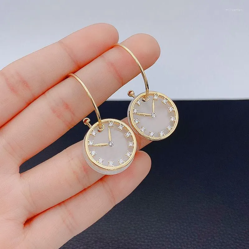 Boucles d'oreilles pendantes Unique INS horloge pour les femmes 2023 charmant Zircon blanc coquille goutte or couleur bijoux