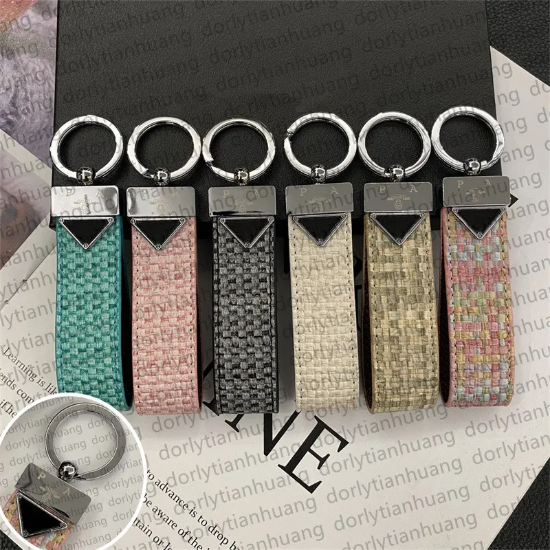 Leather Keychain Brand Designer Key Chain Mens Luxury Triangle Car Keyring Womens Buckle Keychain Handmade Leather Men Women Bags Pendant Accessories Multicolor