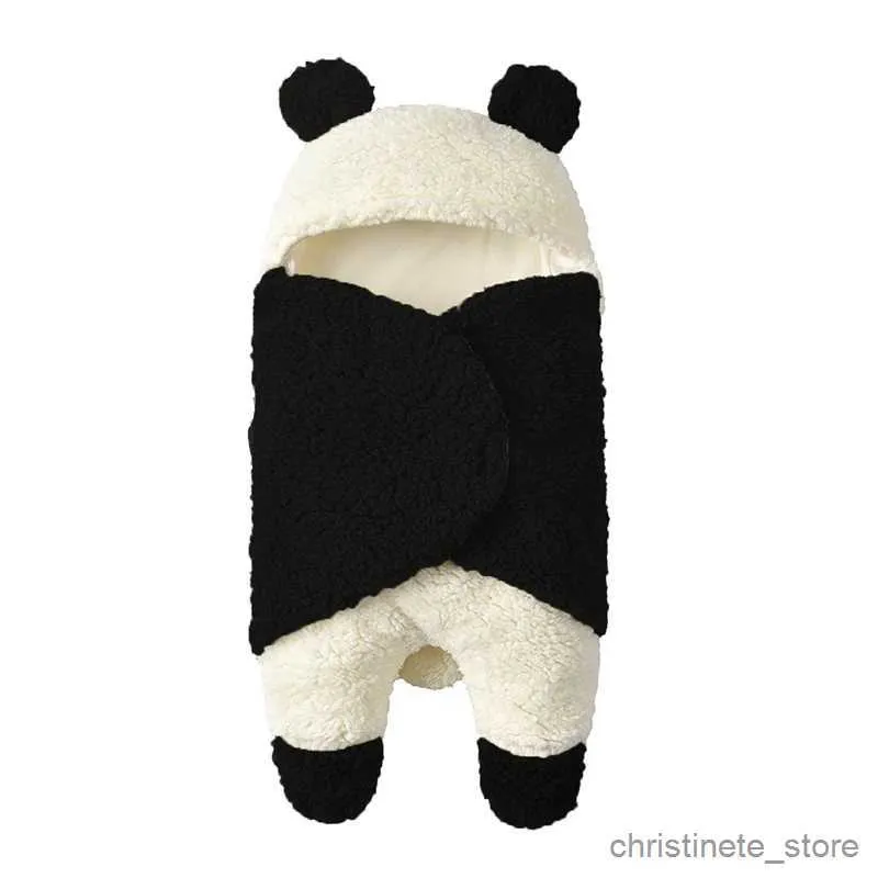 Filtar Swaddling Baby Cartoon Panda Color Lamb Wool Baby Quilt Sleeping Bag Plush Swaddle Soft Spädbarn Filtar Sovväska Höst och vinter R231130