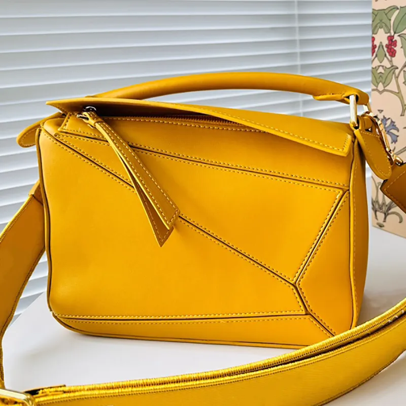 Słynne torby torebki torby klasyczne torby na ramieniu Crossbody Fashion Women Portfele Wysokiej jakości torby siodłowe lustro haftowane paski na ramię
