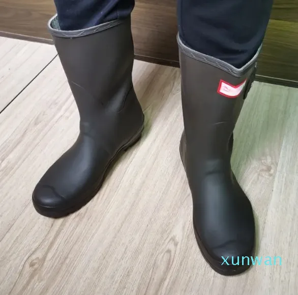 chasseurs Bottes de pluie en caoutchouc Baskets formelles en cuir Mocassins à la mode Mules Logo rouge