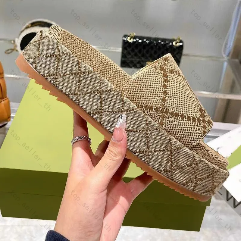 Ciabatte estive alla moda discount