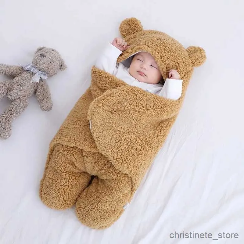 Couvertures Emmaillotage nouveau-né bébé sacs de couchage doux attache kangourou pour bébé couvertures literie enveloppe pour nouveau-né épaissir polaire infantile sac de nuit 0-3 mois R231130