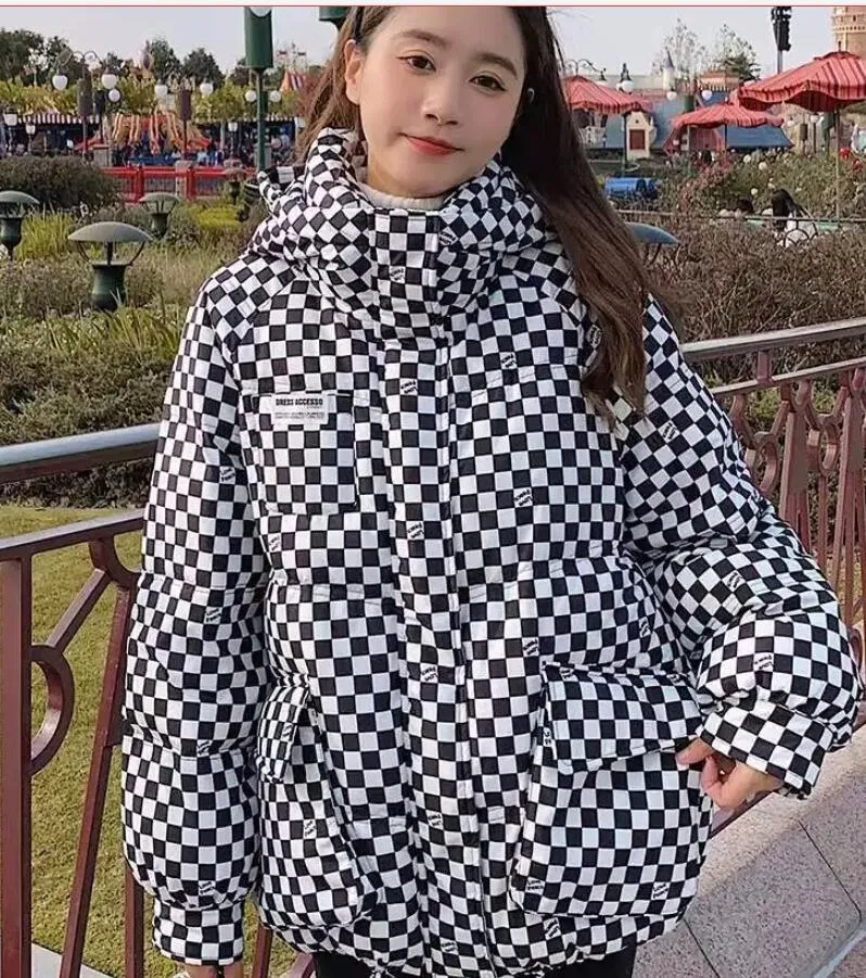 Manteaux d'extérieur pour femmes Veste en duvet de coton à damier courte pour femme 2023 nouvelle version coréenne d'hiver veste en coton ample et amincissante veste en coton à capuche