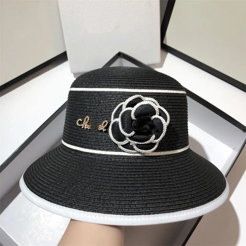 nouvelle femme large bord chapeaux été seau chapeau designer chapeau de paille personnages casquette fleurs de camélia et chapeaux tissés d'herbe mode rétro chapeau classique 1VILG