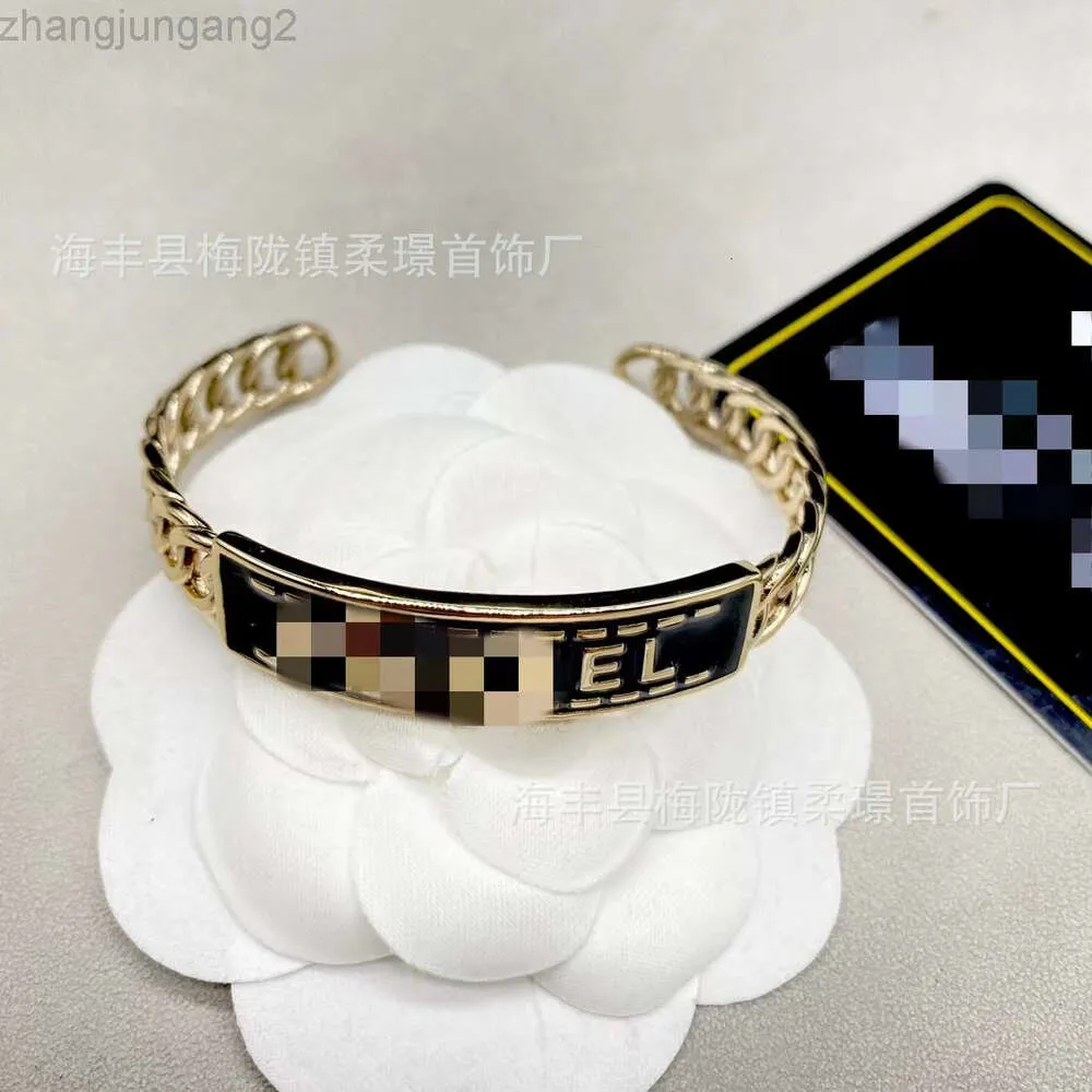 Designer Channel Fashionable Commuting Temperament High-end Light Luxury Black Drop Glue English Letter Woven Shape Fragrant Home Brass Material Bracelet