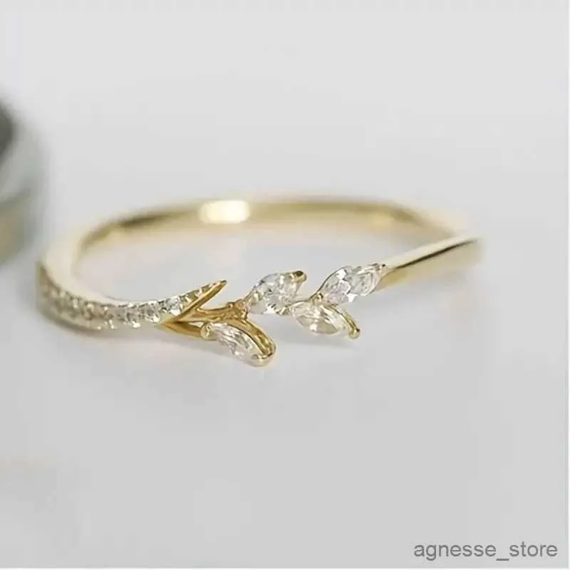 Band Rings Women Fashion White Cubic Zircon Cute Leaf Wedding Engagement Ring Temperament Sweet Female Accessories Statement Jewelry R231130