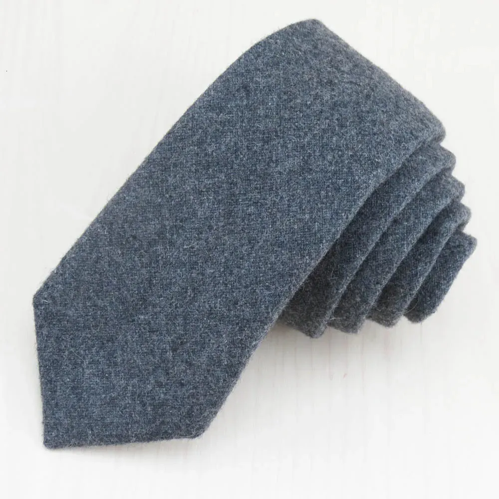 Cravates 1 pièces/lotLa noblesse n'est pas chère/type de laine grise pure cravate de haute qualité/mode classique affaires 231128