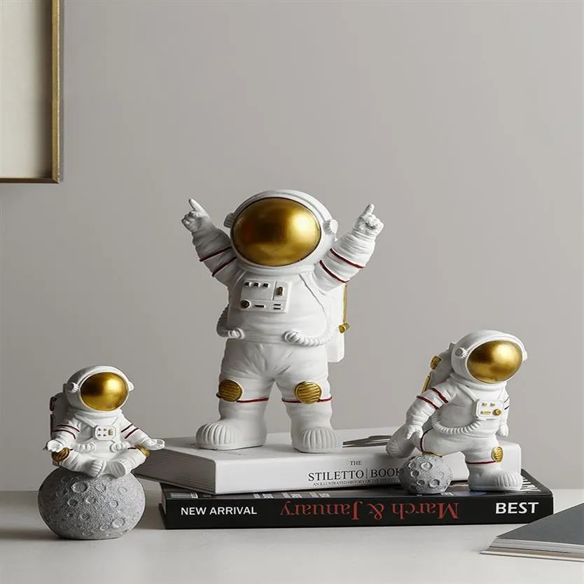 Nordic Moderno Astronauta figurine in miniatura Mestiere Della Resina Casa fata giardino decorazione scrivania Manufatti per l'arredamento accessori per la camera 201284v