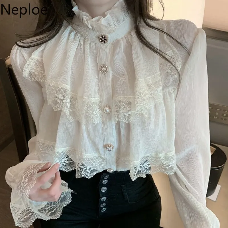 レディースブラウスシャツファッション韓国の白いブラウスの女性ブルーサスタンドネックシフォンシャツ長袖フリルレースブラウスヴィンテージエレガントなフェムトップ230201