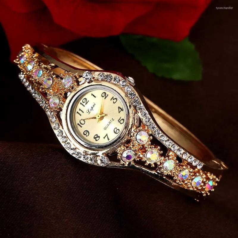 Bilek saatleri kristal izleme elmas saatleri kadınlar için şık lüks elbise kuvars satti relogio feminino