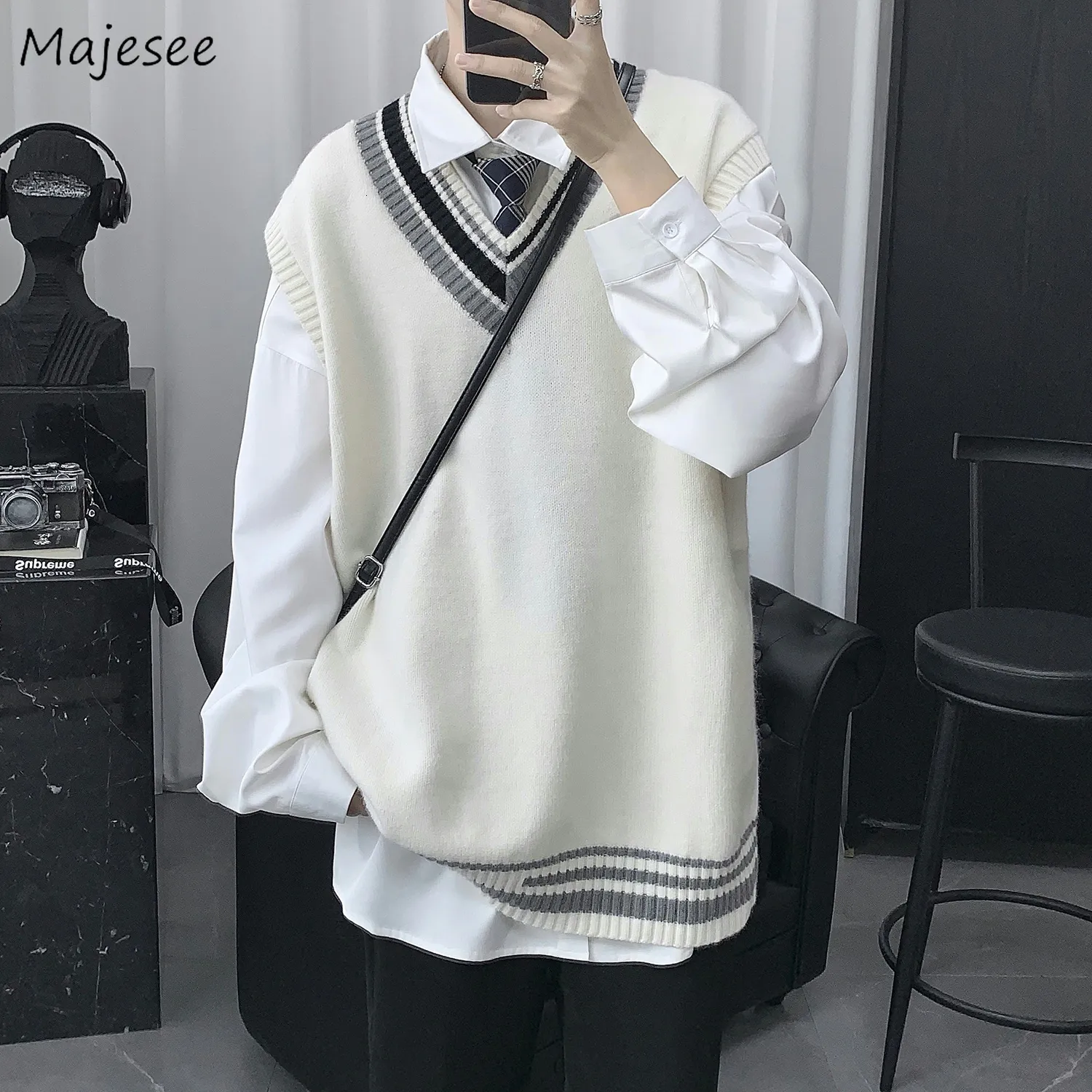 Erkek Yelekler Büyük Boy Kazak Erkekler Patchwork Preppy Style Çift Yumuşak Triko Çınlama Yarışması Hipster unisex homme kolsuz jumperlar allmatch 230131