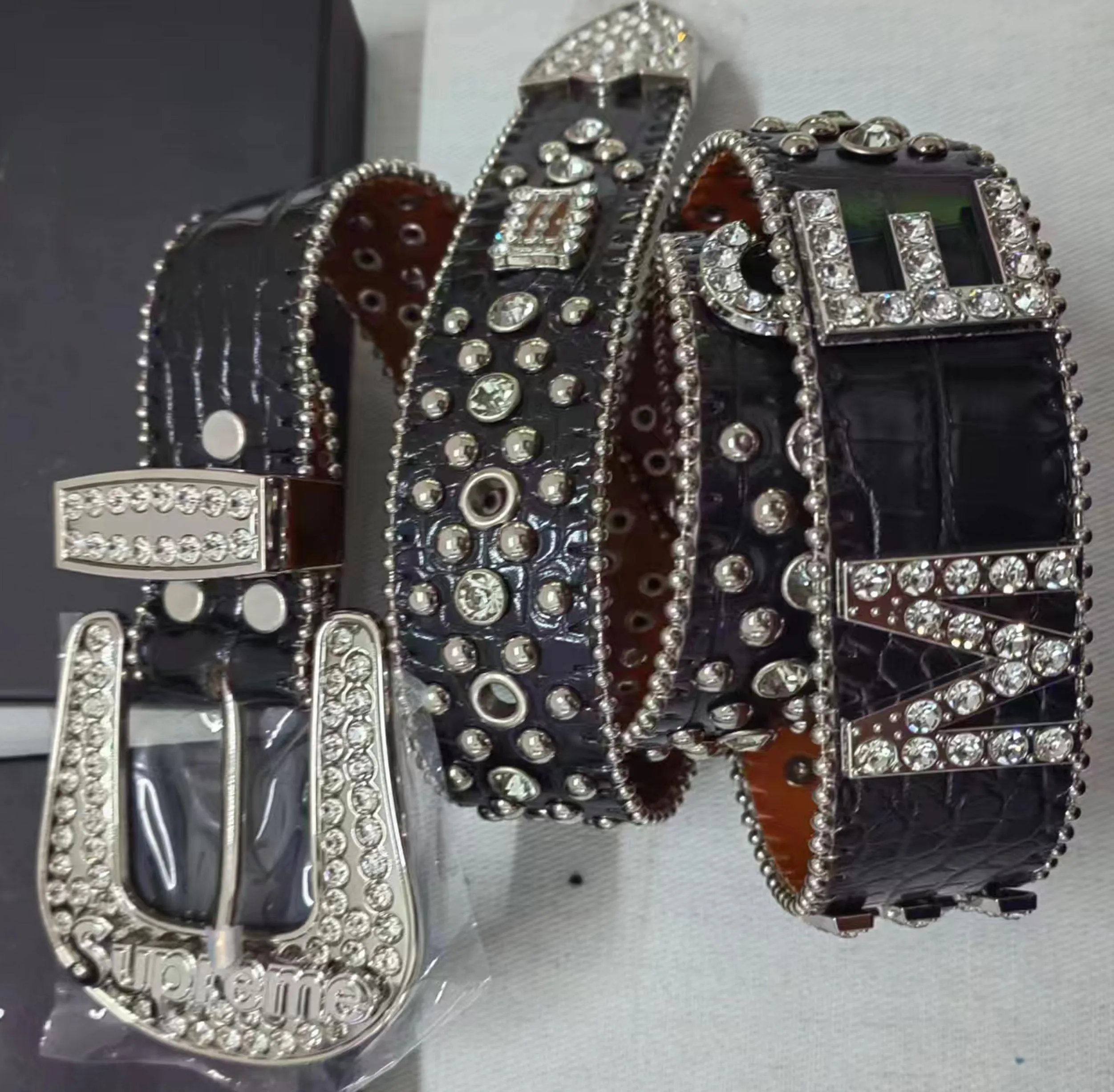 Diamond Simon Belts Designer Fashing For Men Women Błyszczący Diamentowy pasek czarny na czarnym niebieskim białym wielolour z bling dhinestones prezent s7