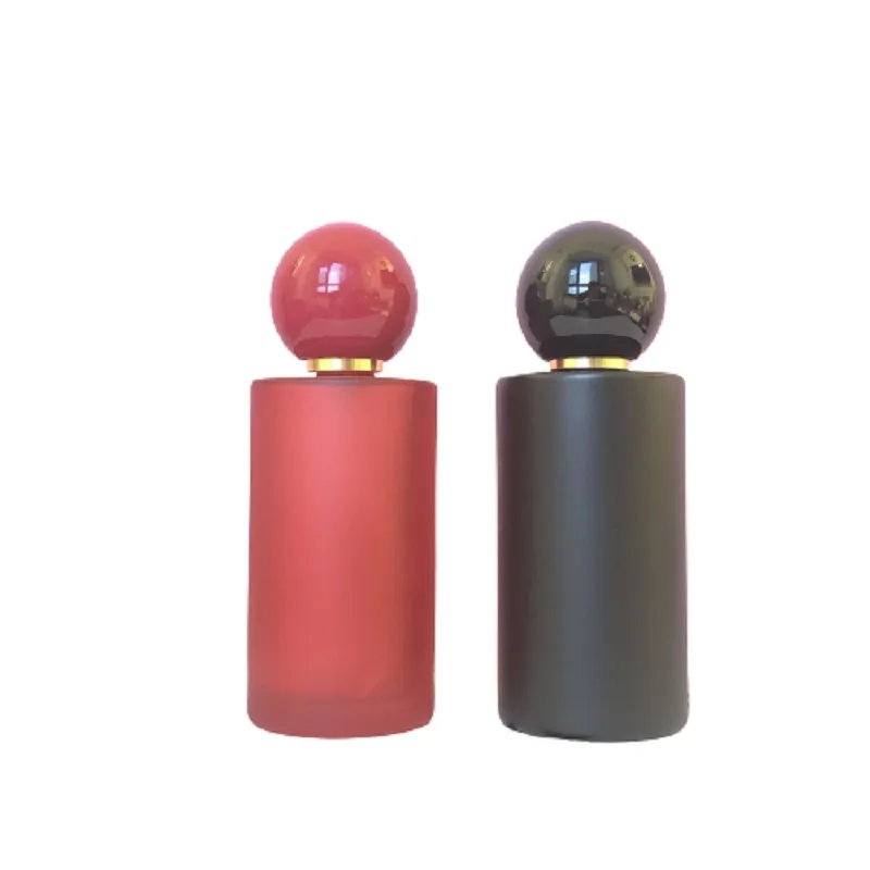 Bottiglia di vetro vuota Profumo Spary Atomizzatore Pompa Coperchio colorato Imballaggio cosmetico Contenitore portatile ricaricabile Bottiglie di imballaggio da 50 ml