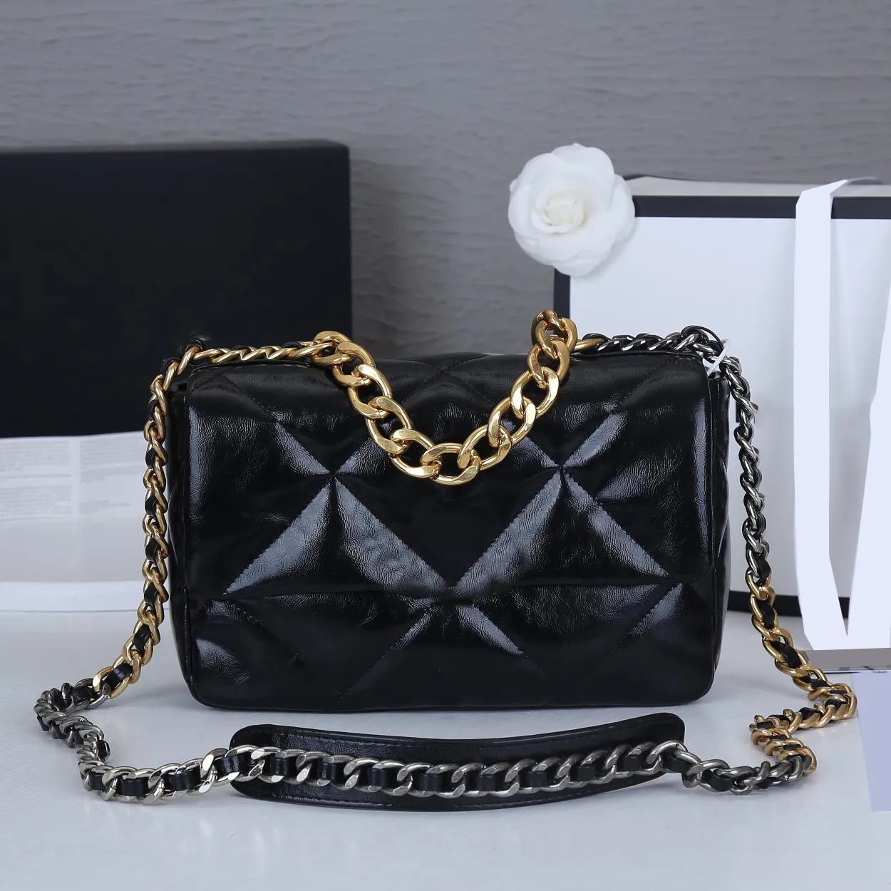 Italian Womens Black Lambskin 19 Series Quilted Bags Gold Bracelet Chain Handle Totes Medium Purse Crossbody Shoulder Large Capacity Desiger Luxury Handbags 26CM