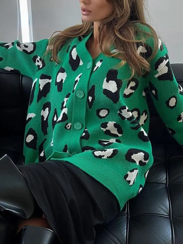 Kvinnors stickor Tees BornLadies Winter Leopard Print Cardigan Women Oversize Knicked Jacket Loose Green Thick Warm Whetm tröja Cardigan For Women 230201