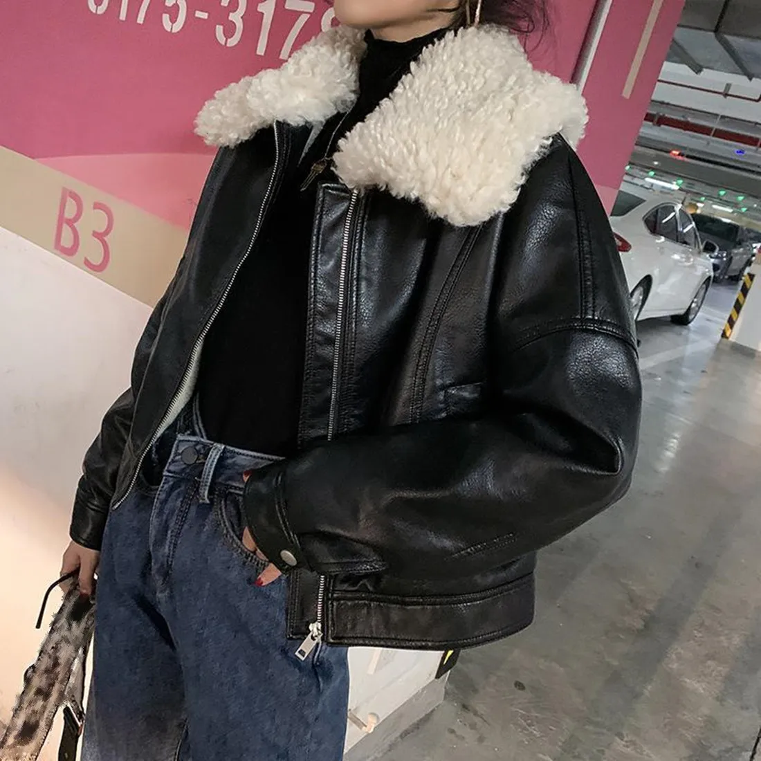 Womens Leather Faux Vintage Winter Jacket Women Black Biker Coat Female Windbreak Lamb Fur Collar Thick 230131