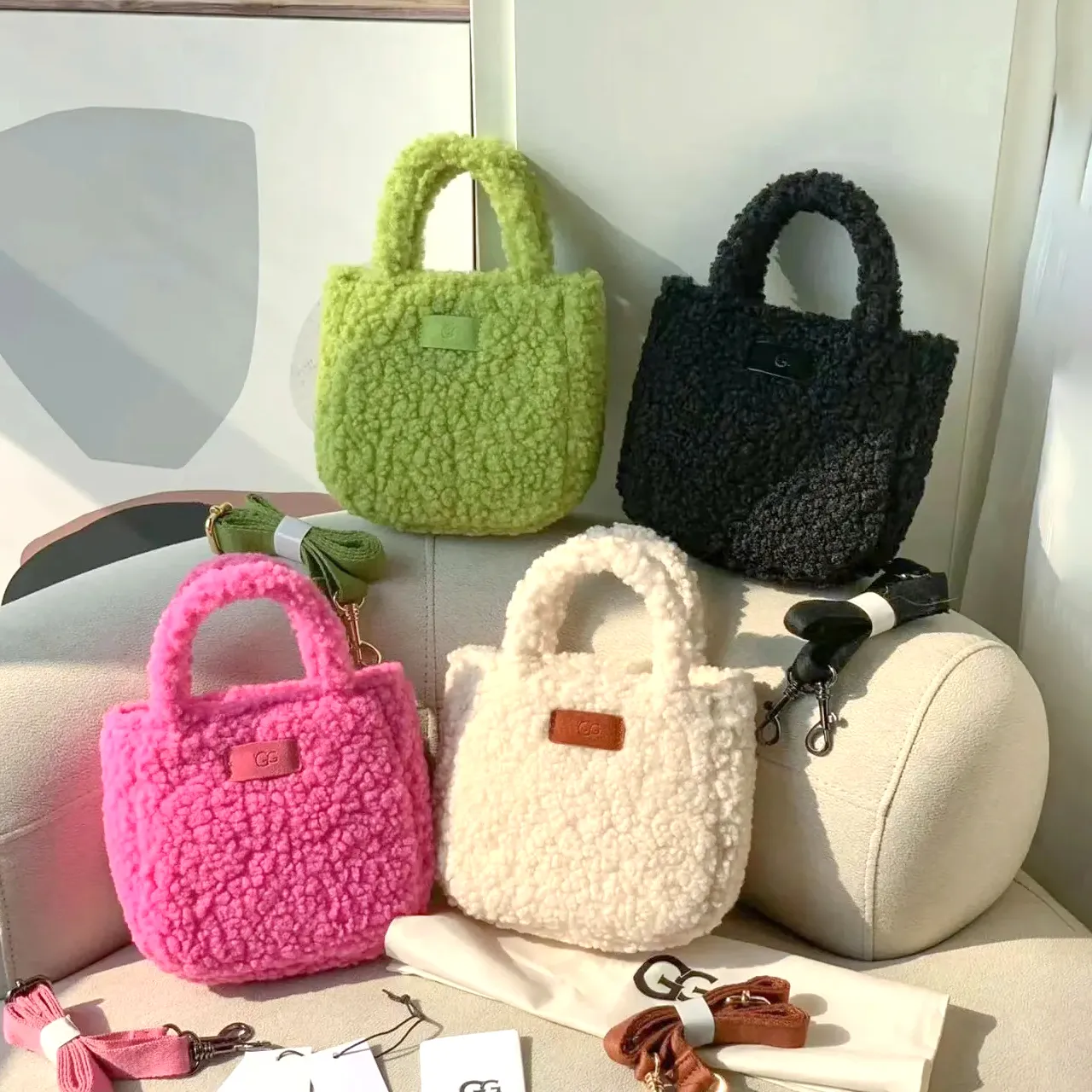 ugg Nieuwe MINI tas handtas Crossbody dames Luxurys Designer Wol fleece teddy clutch Schouder Mode heren portemonnees top handvat pochette reizen warme riem Opbergzakken