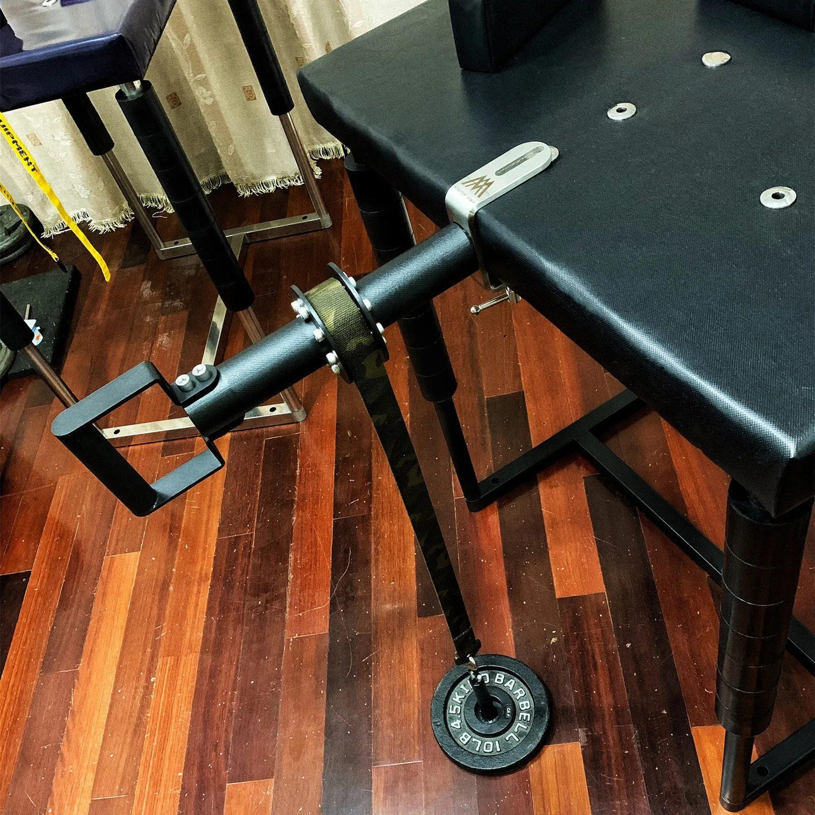 Heavy Duty 200 Pound Gripper With Rotating Roller For Arm, Forearm