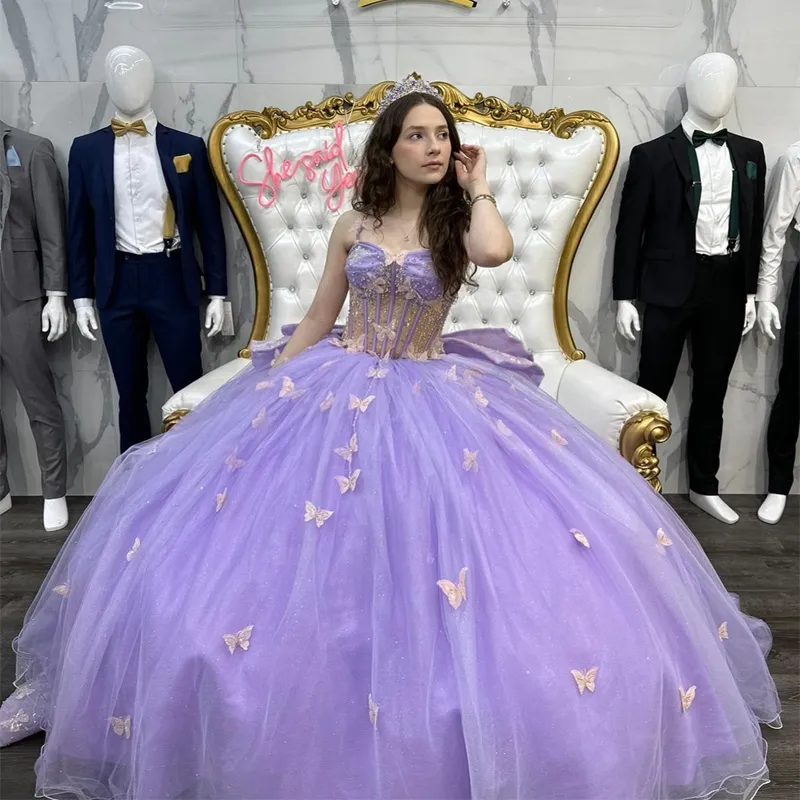 Luxe Lavendel Quinceanera Jurken 2024 Baljurk Bloemen Applique Strik Kristal Sweet 16 Jurken Lace-Up Verjaardagsfeestje Jurken