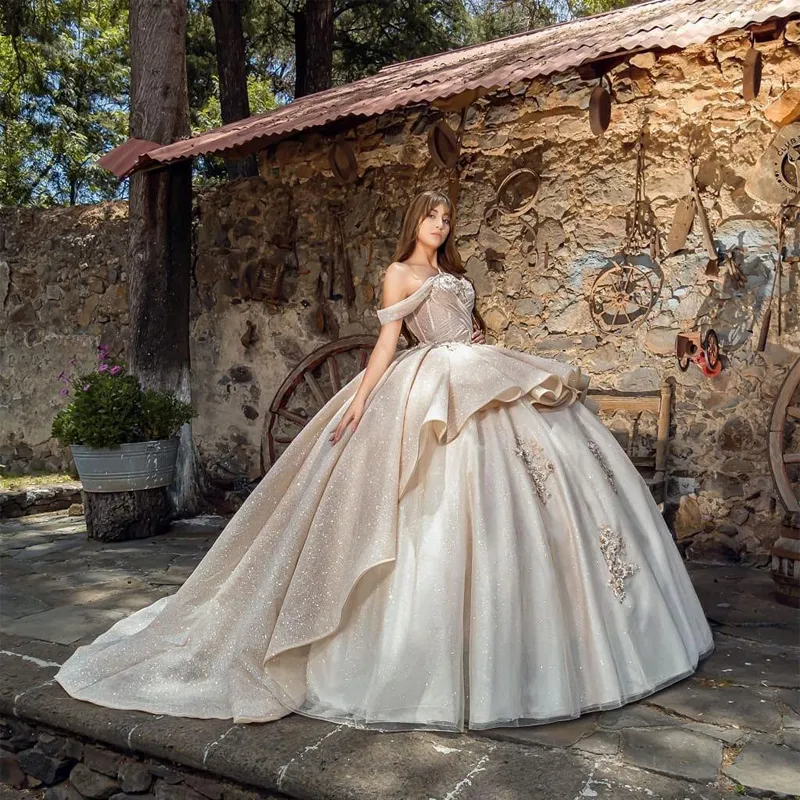 Brownsville Texas USA: 15-year-old Hispanic teen celebrating her  quinceanera with fancy pink dress and party at home. Model Release. ©Bob  Daemmrich Stock Photo - Alamy