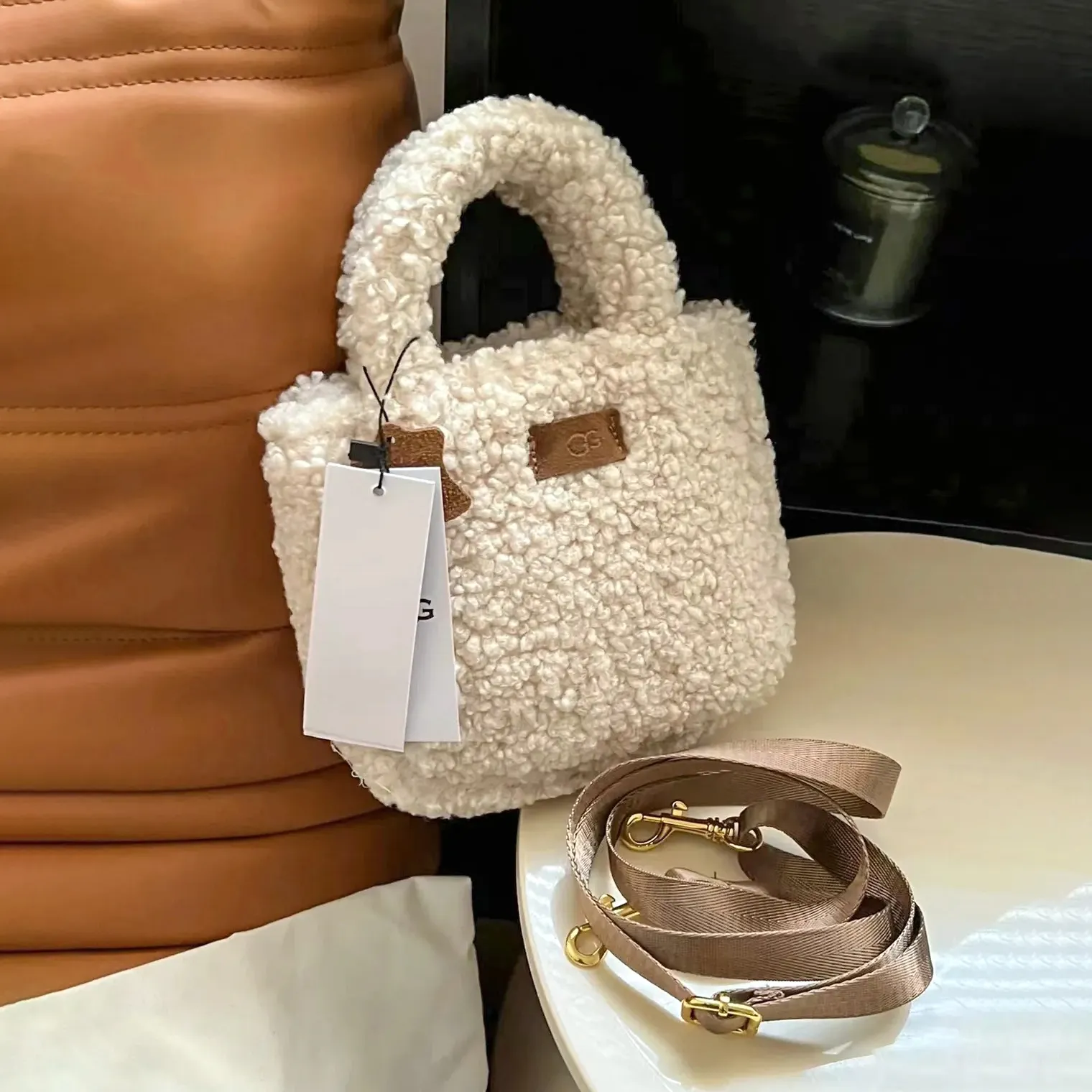 UGG F22 جديد الخريف والشتاء Adeline Lamb الصوف حقيبة كتف Crossbody إمرأة رجل حقائب اليد مصمم حقيبة صغيرة حمل حزام أكياس القابض تيدي أفخم Pochette سلة المحفظة