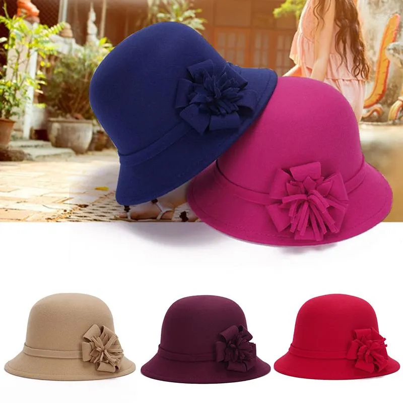 Berets 2023 Ladies Winter Vintage Elegante vaste kleur Wol Flower Filter Bowler Hoeden Cloche Bucket Cap