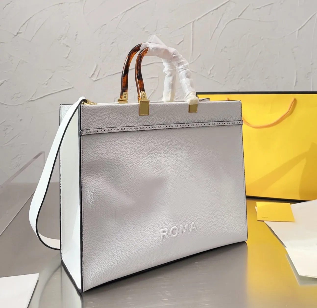 Fendi Sunshine Medium - White leather shopper