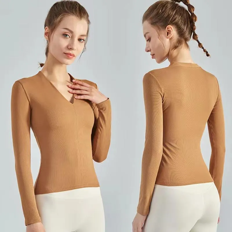Designer Women's T-shirit yoga Ademende stof is een comfortabele sportgym die een elastische fitnessdame overall draagt