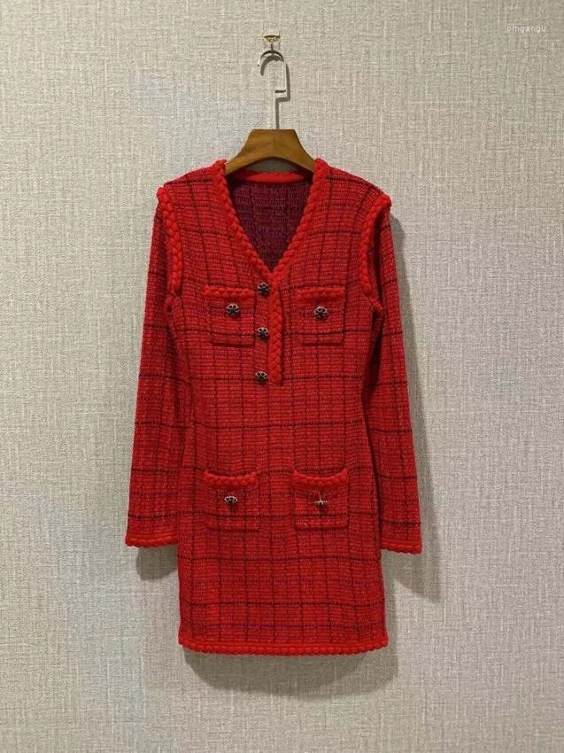 Casual klänningar 2023 Kvinnor Fashion Long Sleeve V Neck Plaid Pocket Red Sticked Dress 1206