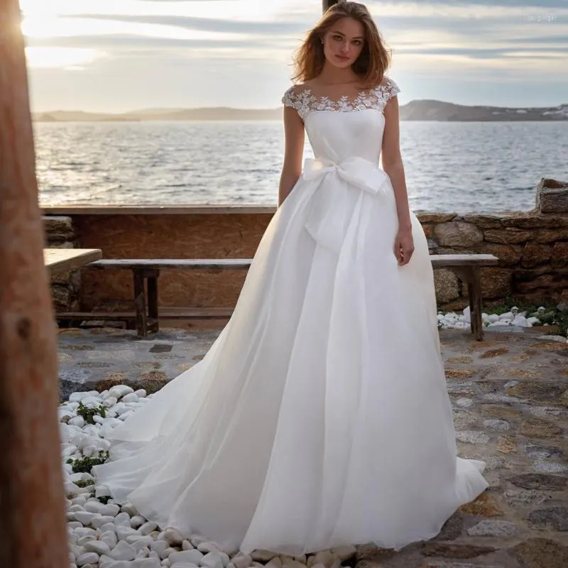 Robe de mariée charmante en Organza, robes de plage avec décolleté détachable, sans bretelles, ligne A, sans manches, traîne de balayage, avec nœud