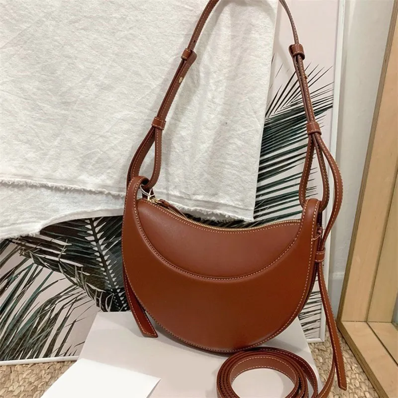 Blixtlåsväskor kvinnors lyxtot designer handväskor numero purses halva månform avslappnad rese hobo budbärare stora vita crossbody designer väska