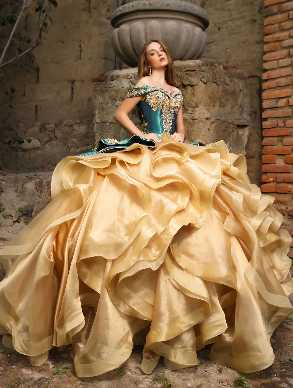 Vintage groenblauw en gouden charro quinceanera-jurken en afneembare organza-trein glanzende lovertjes kanten applique off schouder veter-opslag plus 15 meisjes prom feestjurken