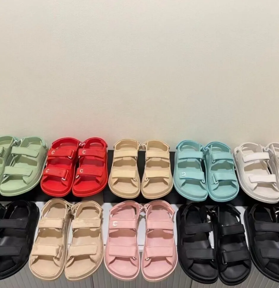 Chanells Nuovo canale Chaannel Color Sandals Designer Style Women Candy Leisure Sandal Fashion Flat Atdoor Flat Bottom Luxury Sandbeach Scarpe Pure Colours Wo