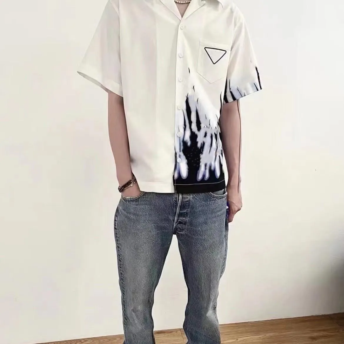 Tasarımcı erkek polos Kısa kollu Tişörtler Nefes alabilen malzeme rahattır Çoklu stiller Lüks erkek giysileri