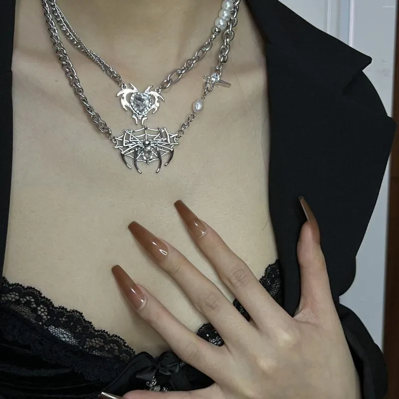 Choker Aesthetic Egirl Spider Web Thorns Love Heart Pendantネックレスクールな甘い岩昆虫クリスタルパールネックチェーンY2Kジュエリー