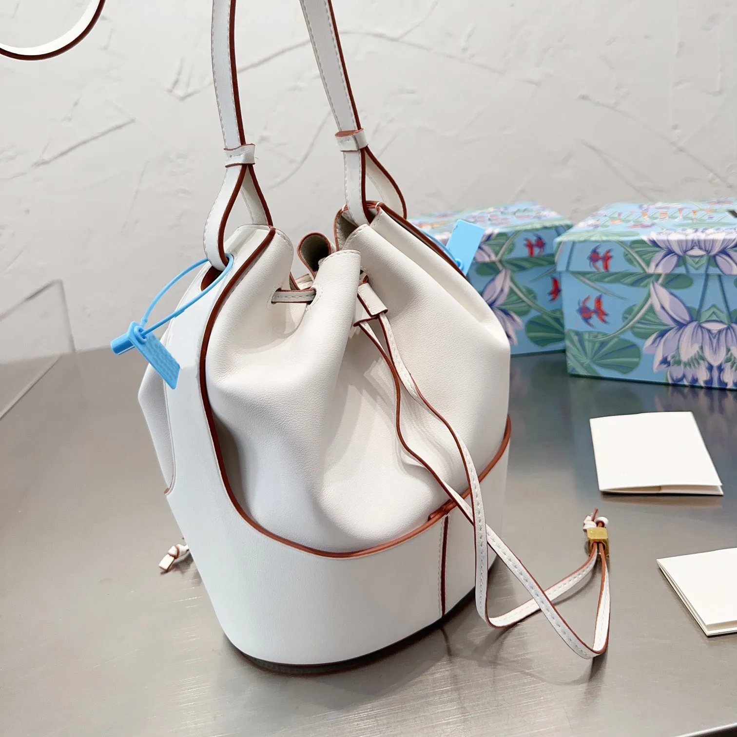 Luxury Designer Lowee Bucket Bag For Women Shoulder Handbag With Multiple  Pockets, Purse, Wallet, Tote, And Crossbody Montgomery Straps From  Loewe_bag, $101.5 | DHgate.Com