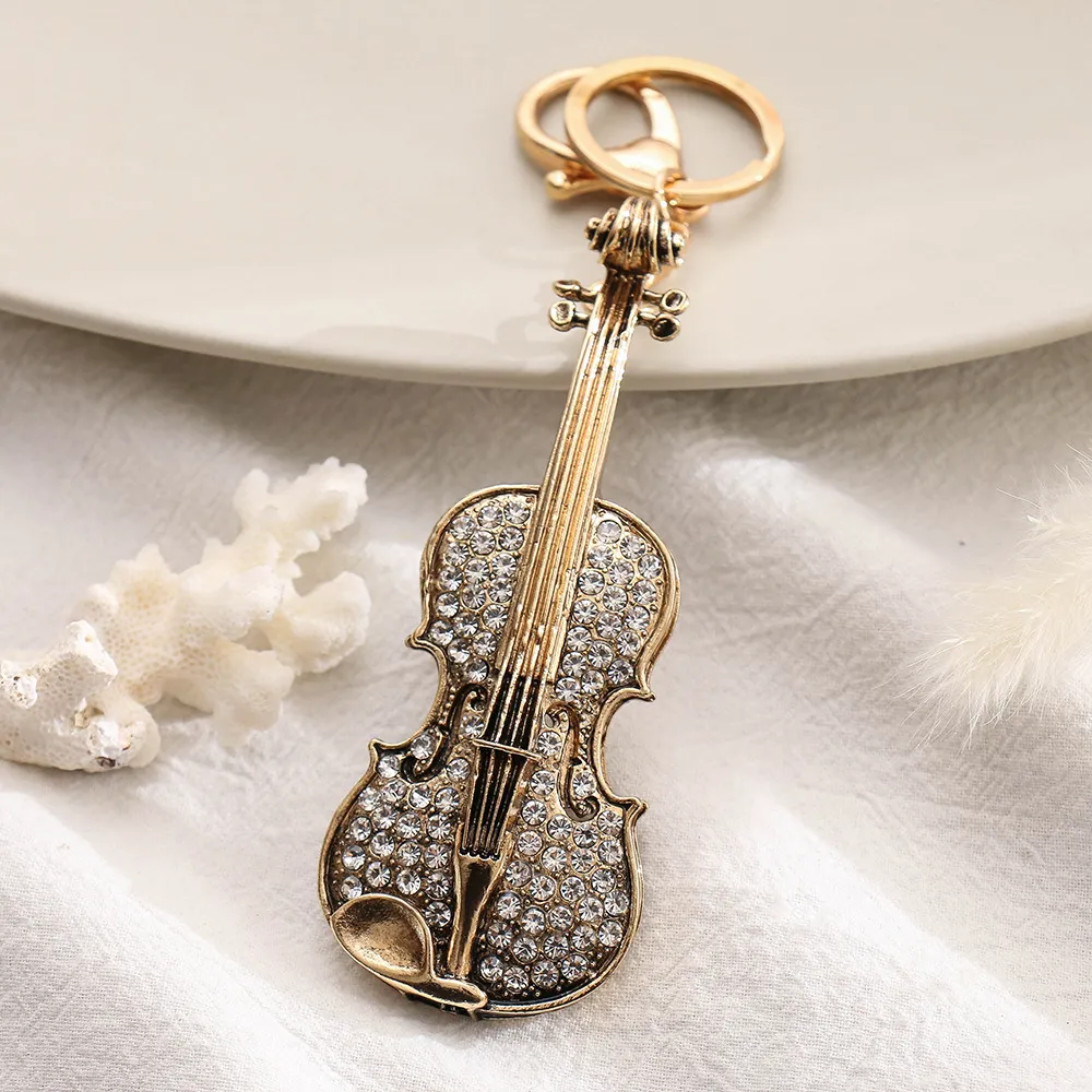 Groothandel Rhinestone Guitar Shape Small Gift Package Pendant Legering Tersleutel Keychain Ornamenten Little Creative Gifts