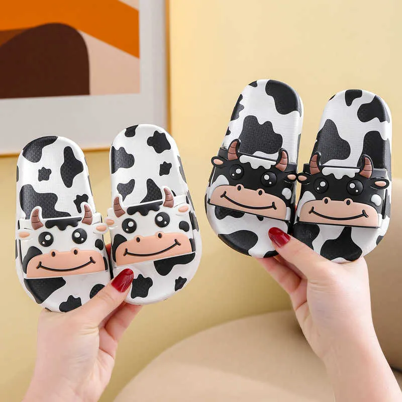 Slipper Summer Children's Cow Pattern Non-Slip Breattable Cute Cartoon Boys Girls Bekväm mjuka hem Slipare Skor Kids 0203