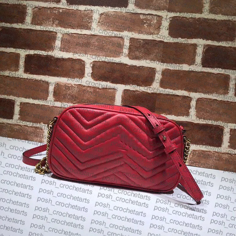 트렌디한 정품 가죽 크로스 바디 백 여성용 Chevron Crossbody Bag with Gold Tone hardware