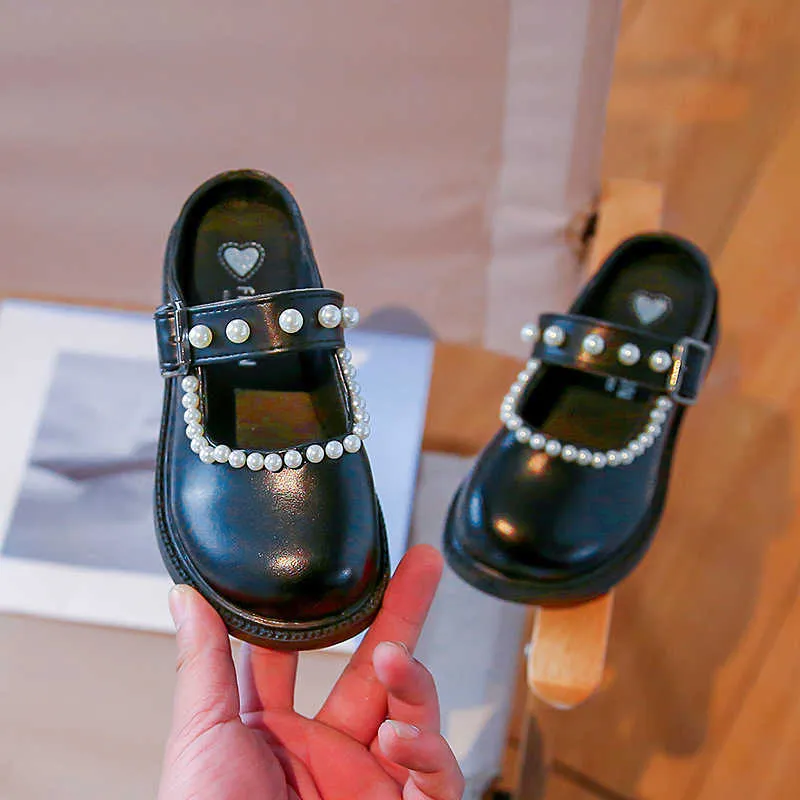 Slipper Cute Leather Shoes For Girls Glossy With Pearls Children Simple Retro British Style All Match Casual Princess Slippers 2022 New 0203 From Musuo05 14.62 DHgate.Com